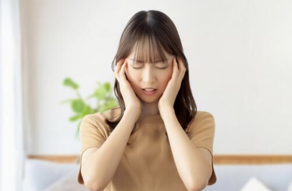 ストレスを感じる女性